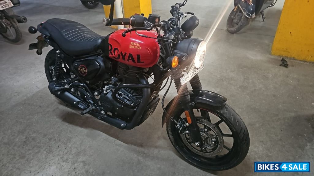 Red Royal Enfield Hunter 350 Retro