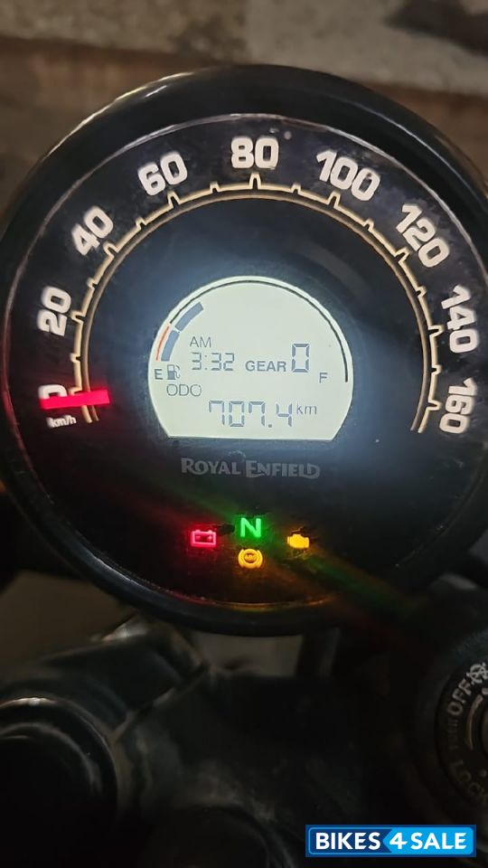 Red Royal Enfield Hunter 350 Retro