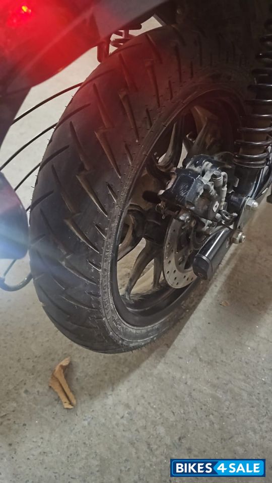 Red Royal Enfield Hunter 350 Retro