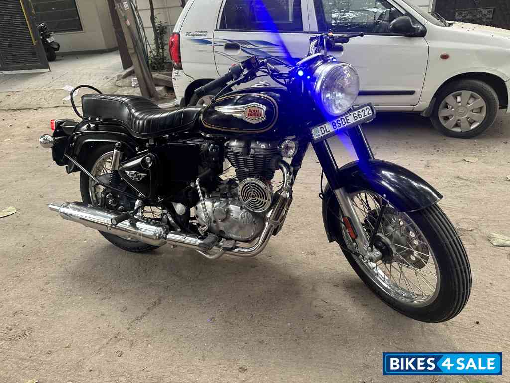 Black Royal Enfield Bullet Standard 350