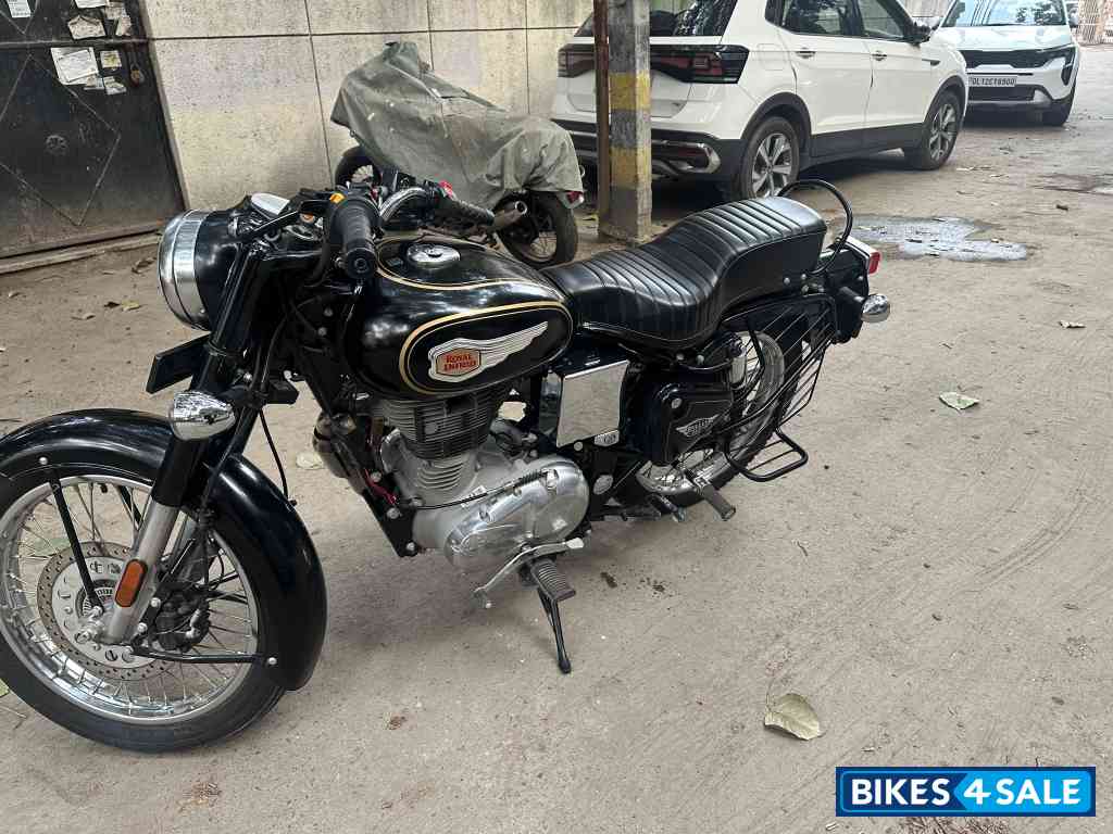 Black Royal Enfield Bullet Standard 350
