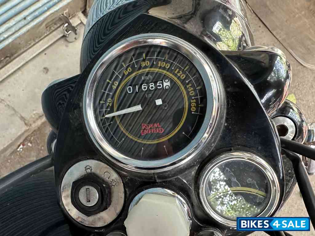 Black Royal Enfield Bullet Standard 350