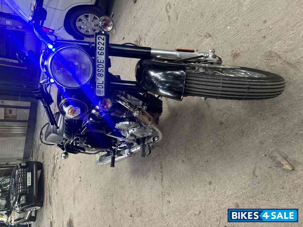 Black Royal Enfield Bullet Standard 350