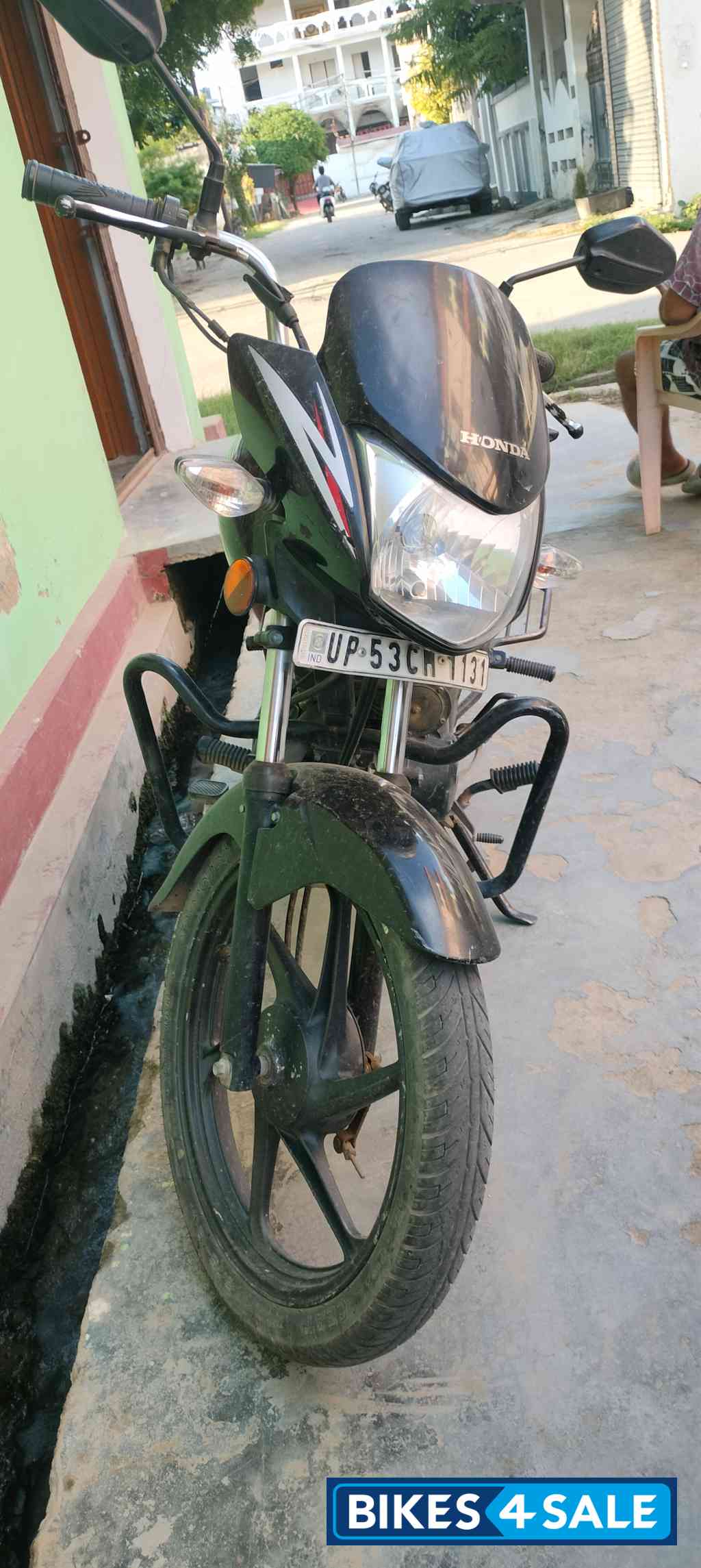Black Honda Shine 125