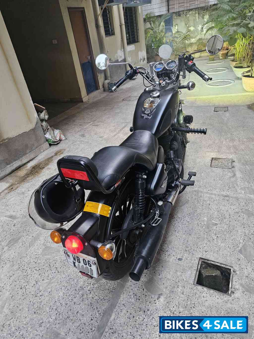 Black Royal Enfield Classic 350 Black Royal Enfield Classic 350