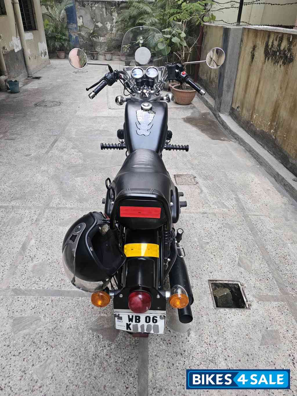 Black Royal Enfield Classic 350 Black Royal Enfield Classic 350