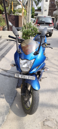 Blue Suzuki Gixxer SF