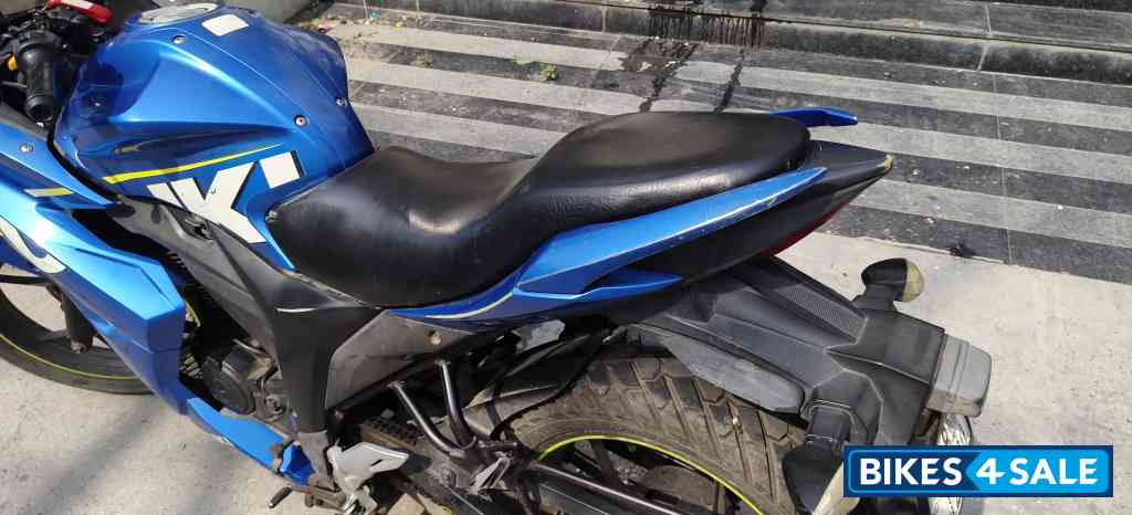 Blue Suzuki Gixxer SF