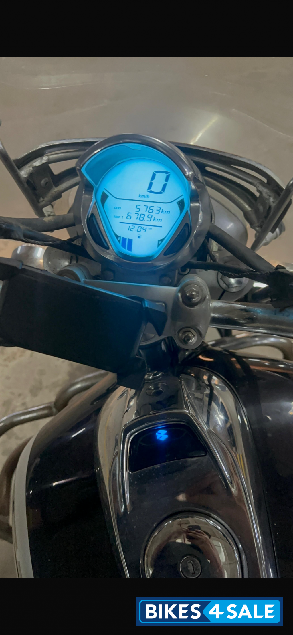 Black Bajaj Avenger Cruise 220 Black Bajaj Avenger Cruise 220