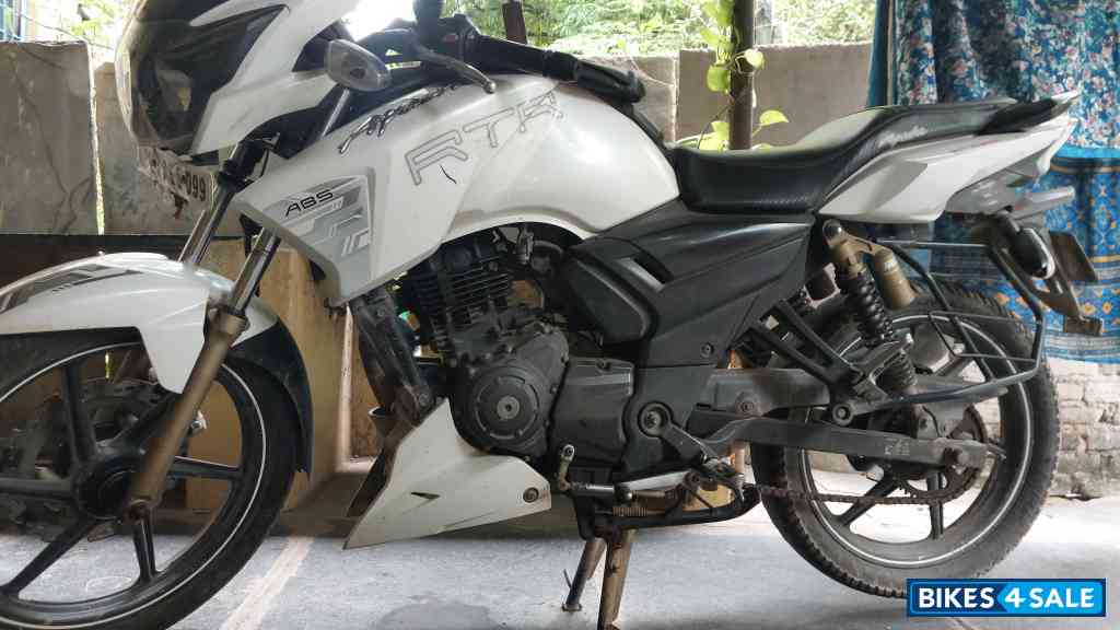 White TVS Apache RTR 180 ABS