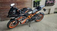 Black KTM RC 200