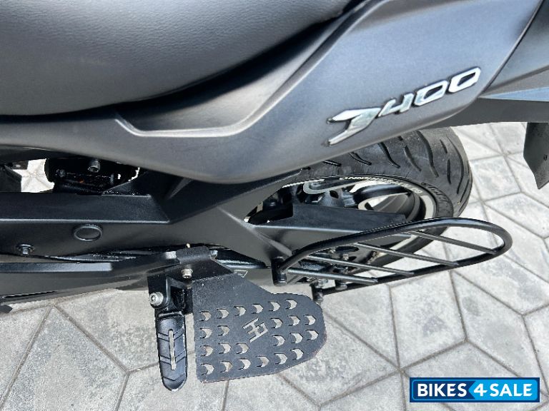 Charcoal Black Bajaj Dominar 400 Disc