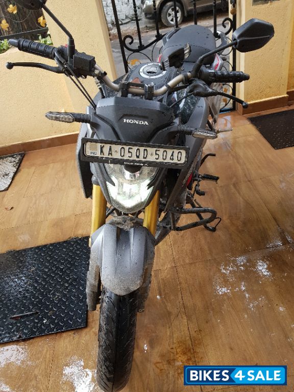 Black Honda Hornet 2.0