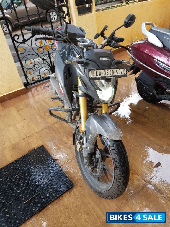 Black Honda Hornet 2.0