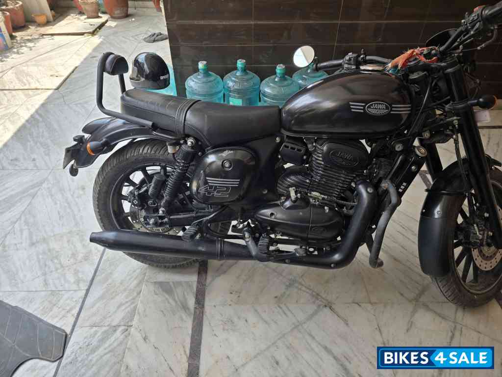 Jawa 42 Dual Channel ABS AllStar Black