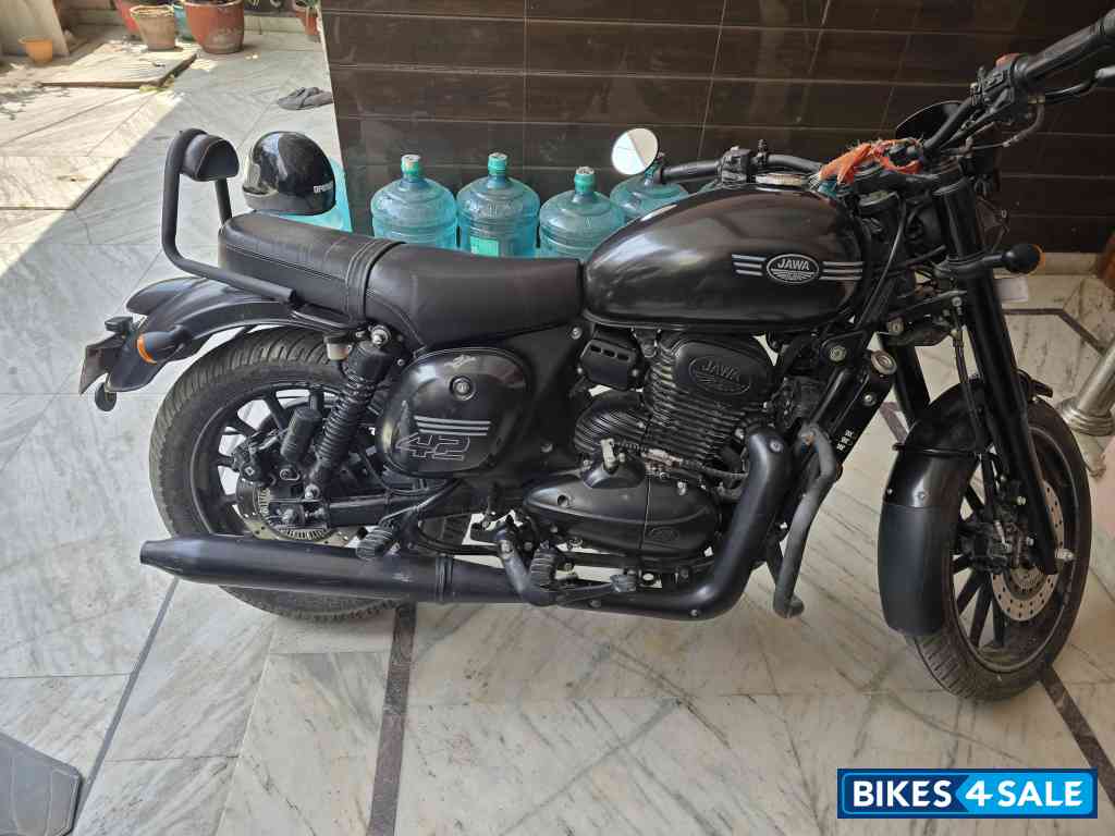 Jawa 42 Dual Channel ABS AllStar Black