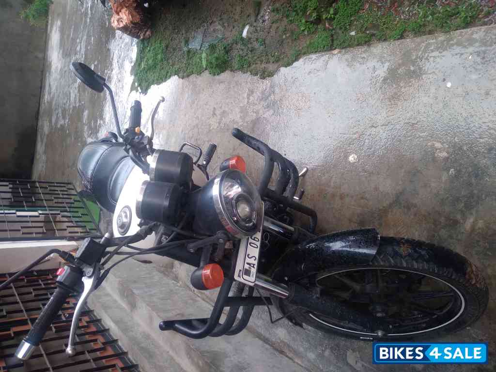 White Royal Enfield Thunderbird X 350