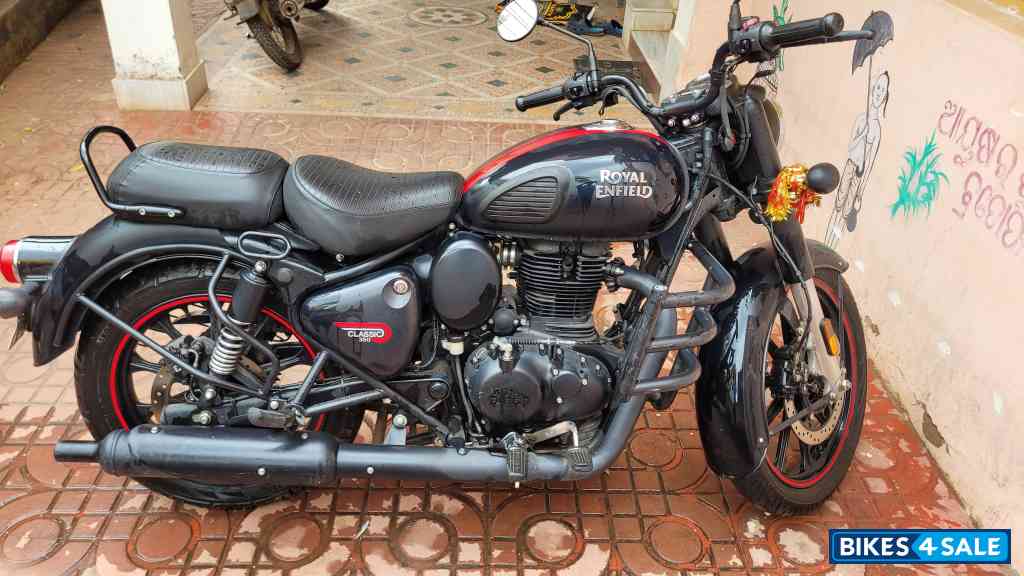 Royal Enfield Classic Stealth Black