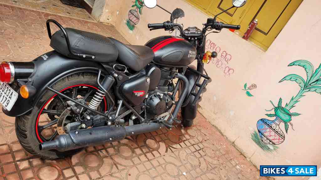 Royal Enfield Classic Stealth Black