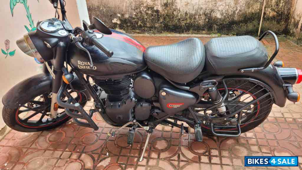 Royal Enfield Classic Stealth Black