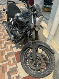 Black Bajaj Avenger 180 DTS-i