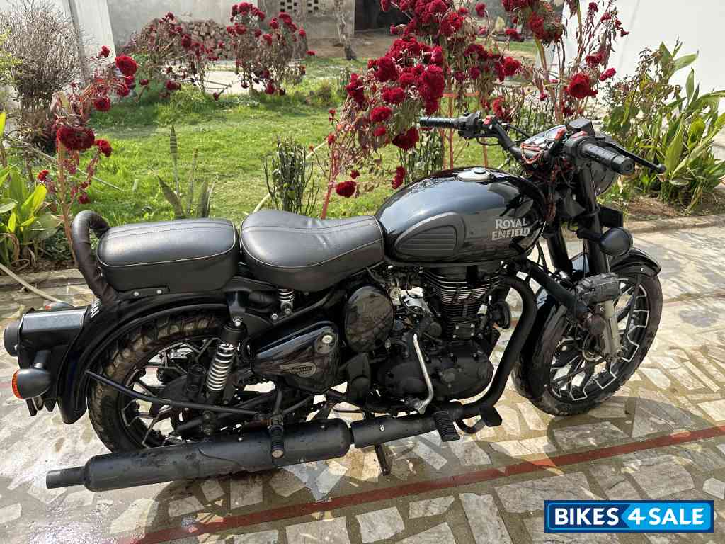 Royal Enfield Classic Stealth Black