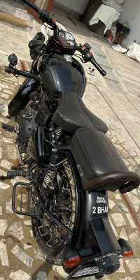 Royal Enfield Classic Stealth Black