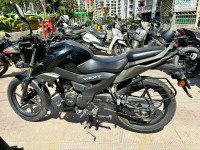 Black TVS Raider 125