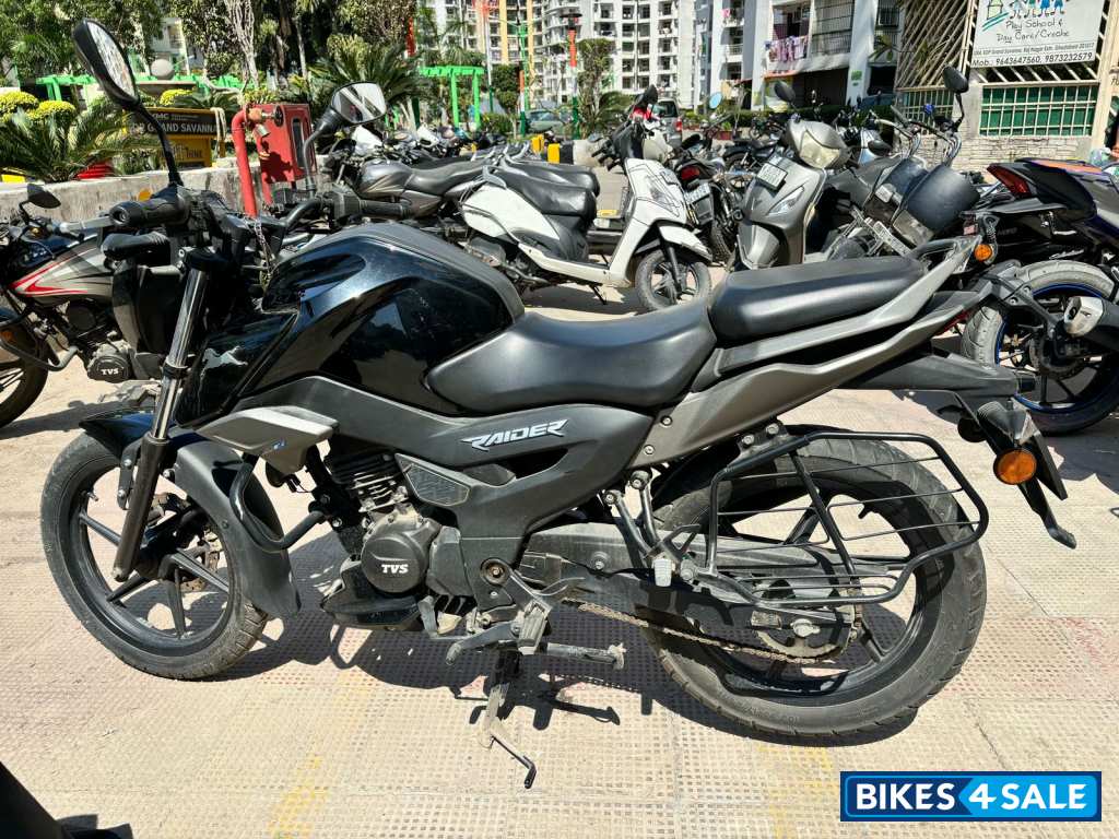 Black TVS Raider 125 Black TVS Raider 125