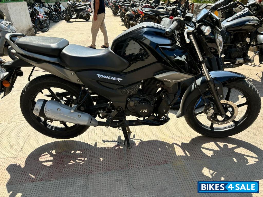 Black TVS Raider 125 Black TVS Raider 125