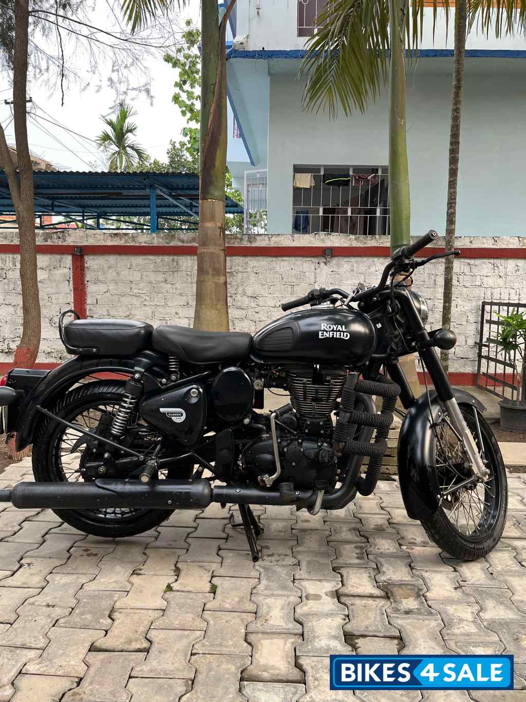 Royal Enfield Classic Stealth Black