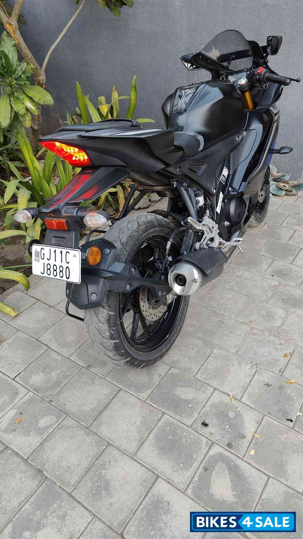 Dark Knight Yamaha R15 V4