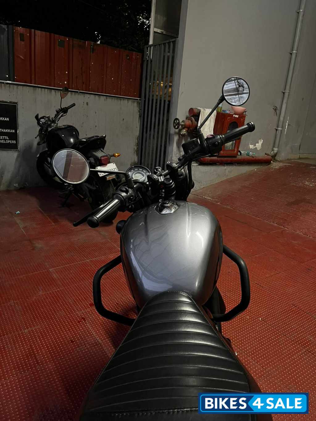 Dapper Grey Royal Enfield Hunter 350 Metro Dapper Grey Royal Enfield Hunter 350 Metro