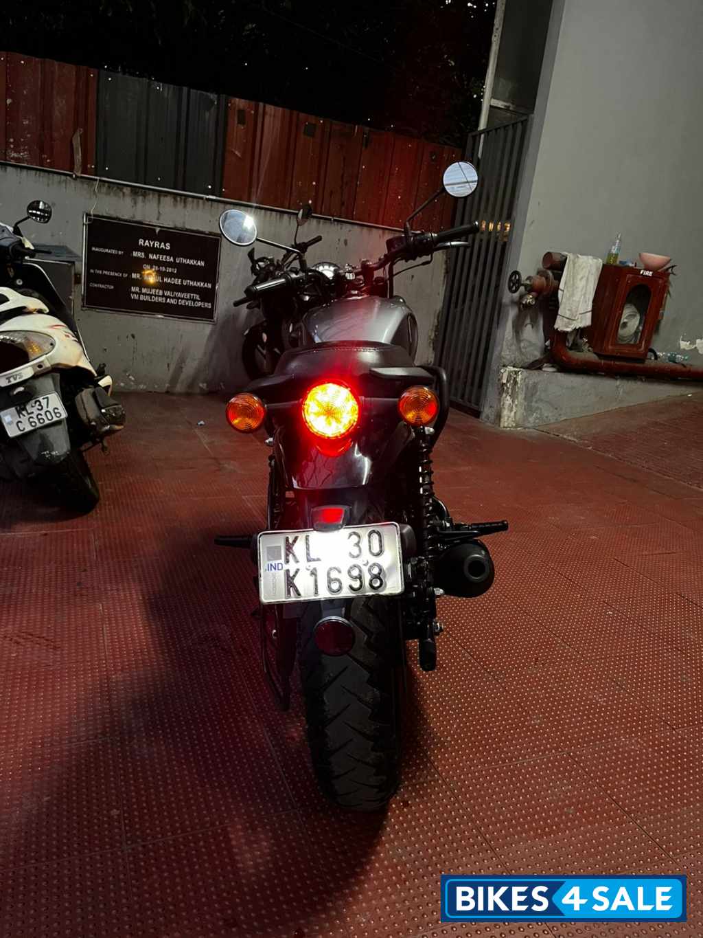 Dapper Grey Royal Enfield Hunter 350 Metro Dapper Grey Royal Enfield Hunter 350 Metro