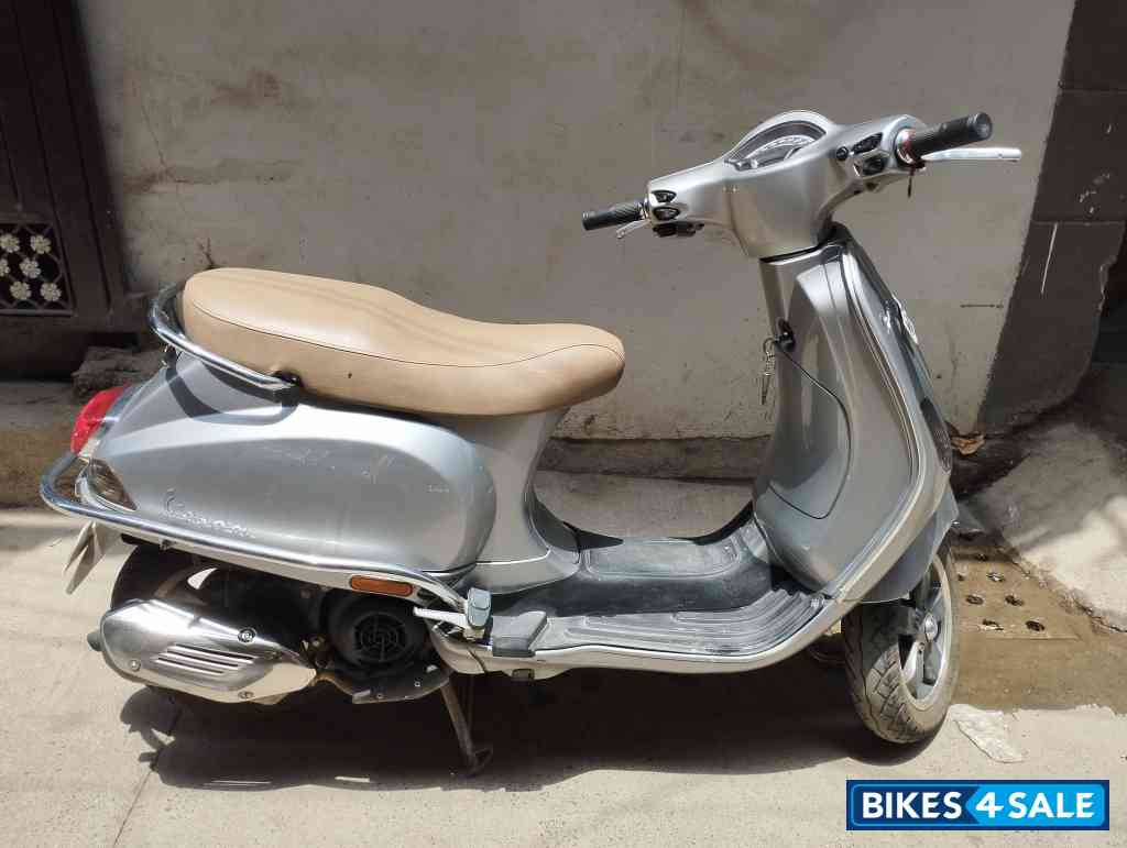 Maze Grey Vespa VXL 125 BS6