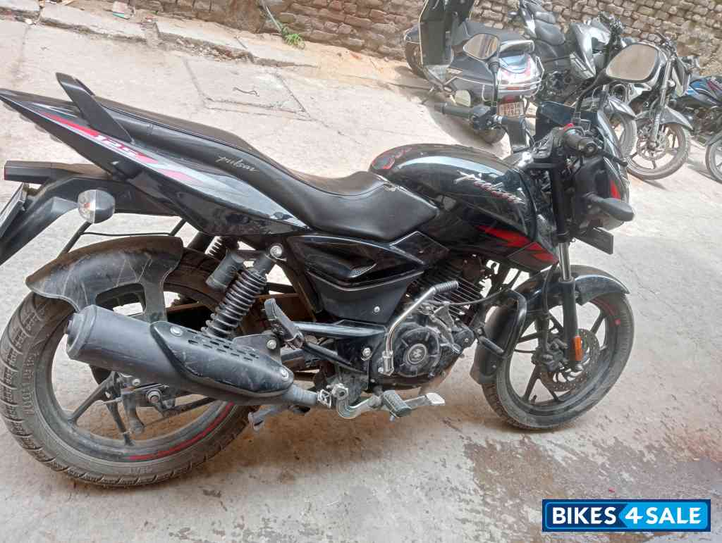 Bajaj Pulsar 125 Carbon Fibre Disc Split Seat