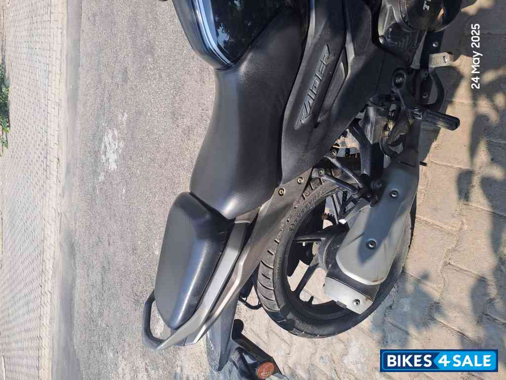 Black TVS Raider Split Seat Black TVS Raider Split Seat