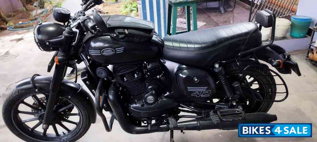 Jawa 42 Dual Channel ABS AllStar Black Jawa 42 Dual Channel ABS AllStar Black