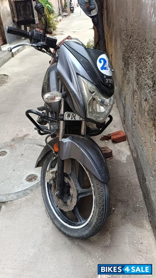 Grey TVS Victor
