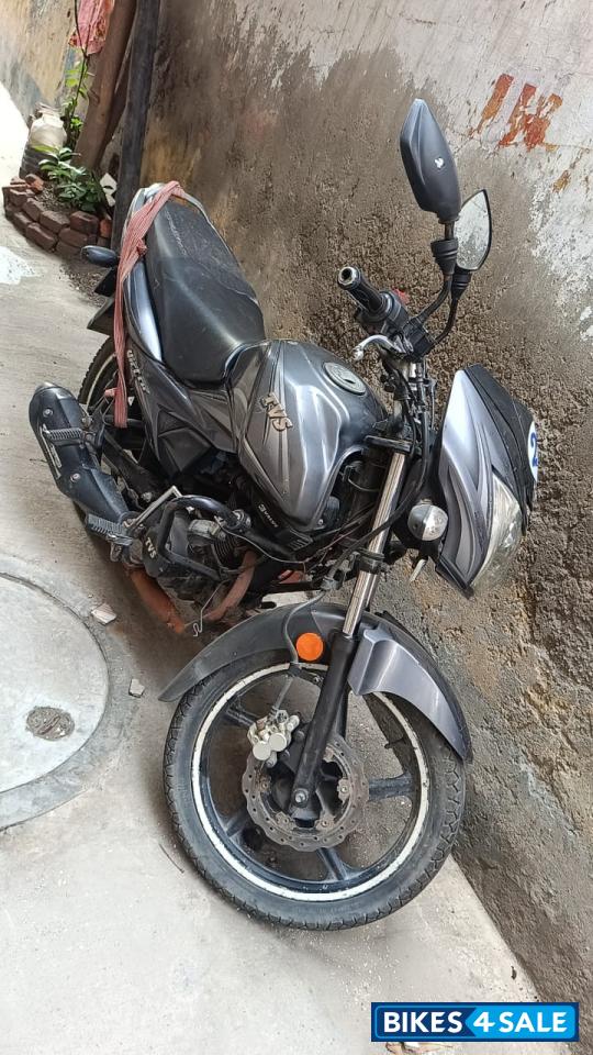 Grey TVS Victor