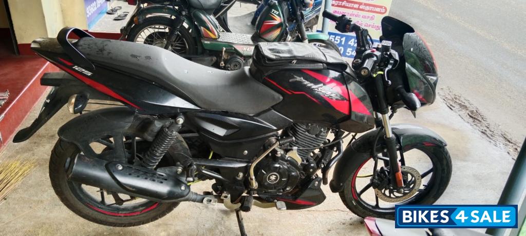 Black Bajaj Pulsar 125 Carbon Fibre Disc Single Seat