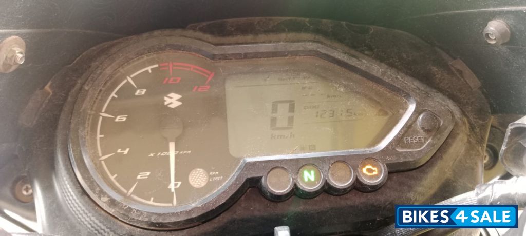 Black Bajaj Pulsar 125 Carbon Fibre Disc Single Seat