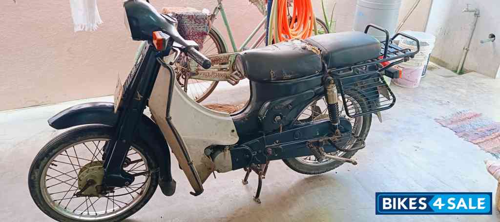 Bajaj M80