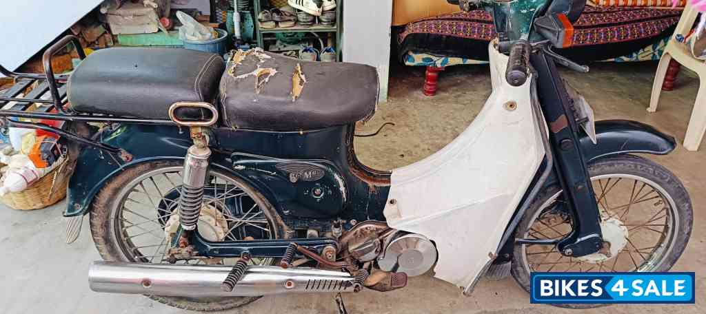 Bajaj M80