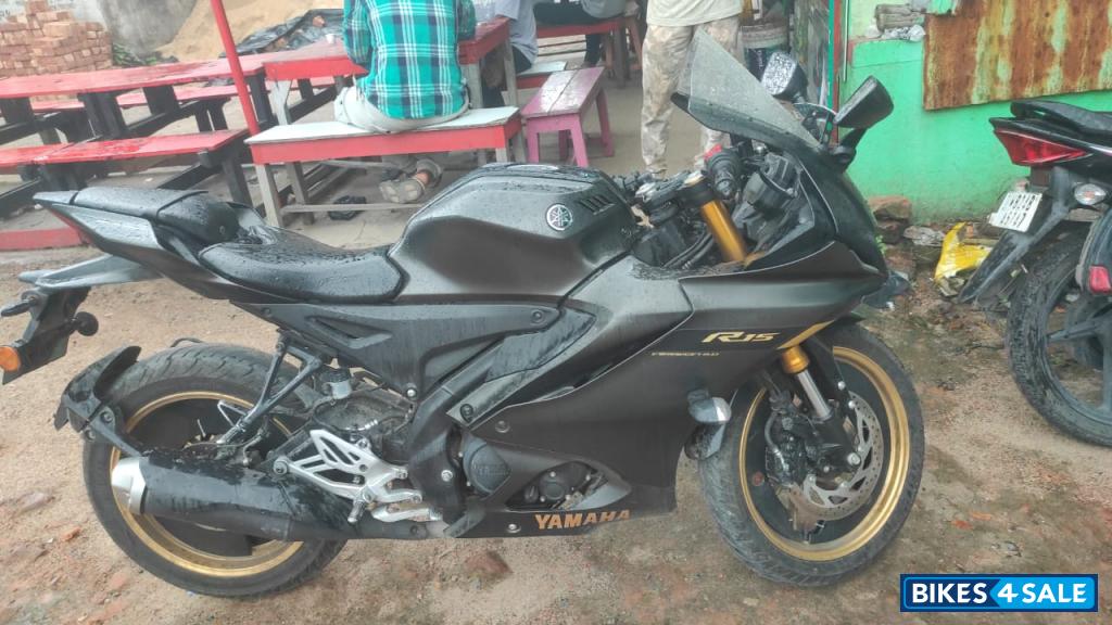 Matt Black-good Yamaha R15 V4