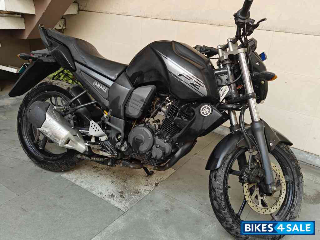 Black Yamaha FZ