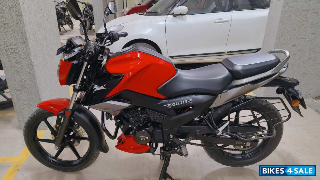 Red, Black TVS Raider 125