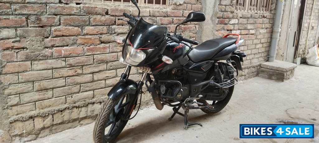 Black With Red Bajaj Pulsar 125 Neon Disc Single Seat