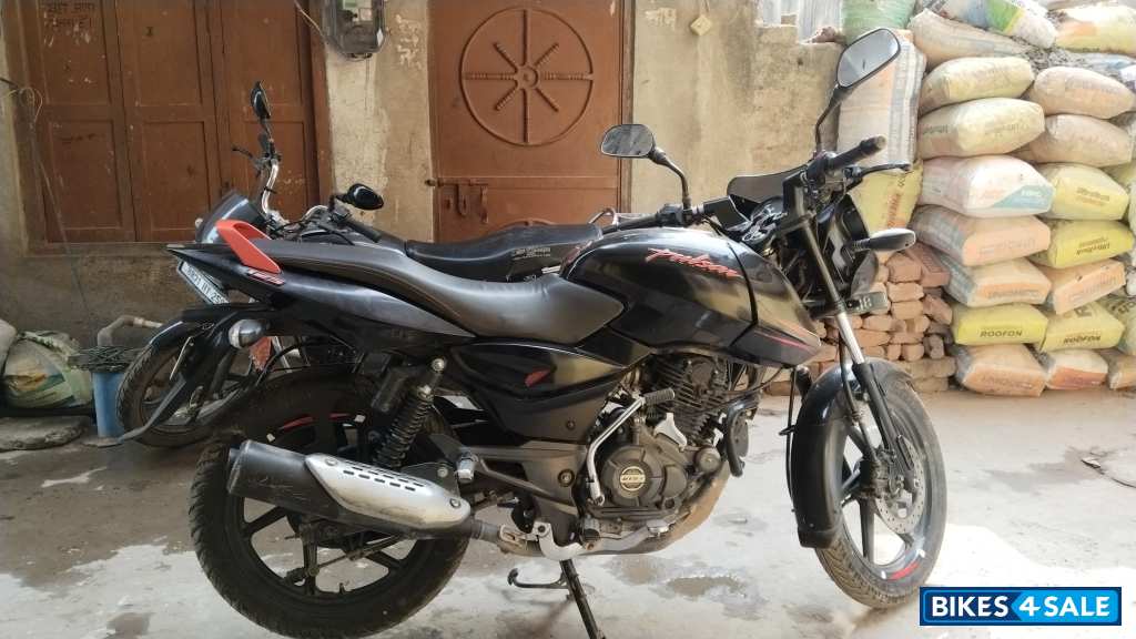 Black With Red Bajaj Pulsar 125 Neon Disc Single Seat