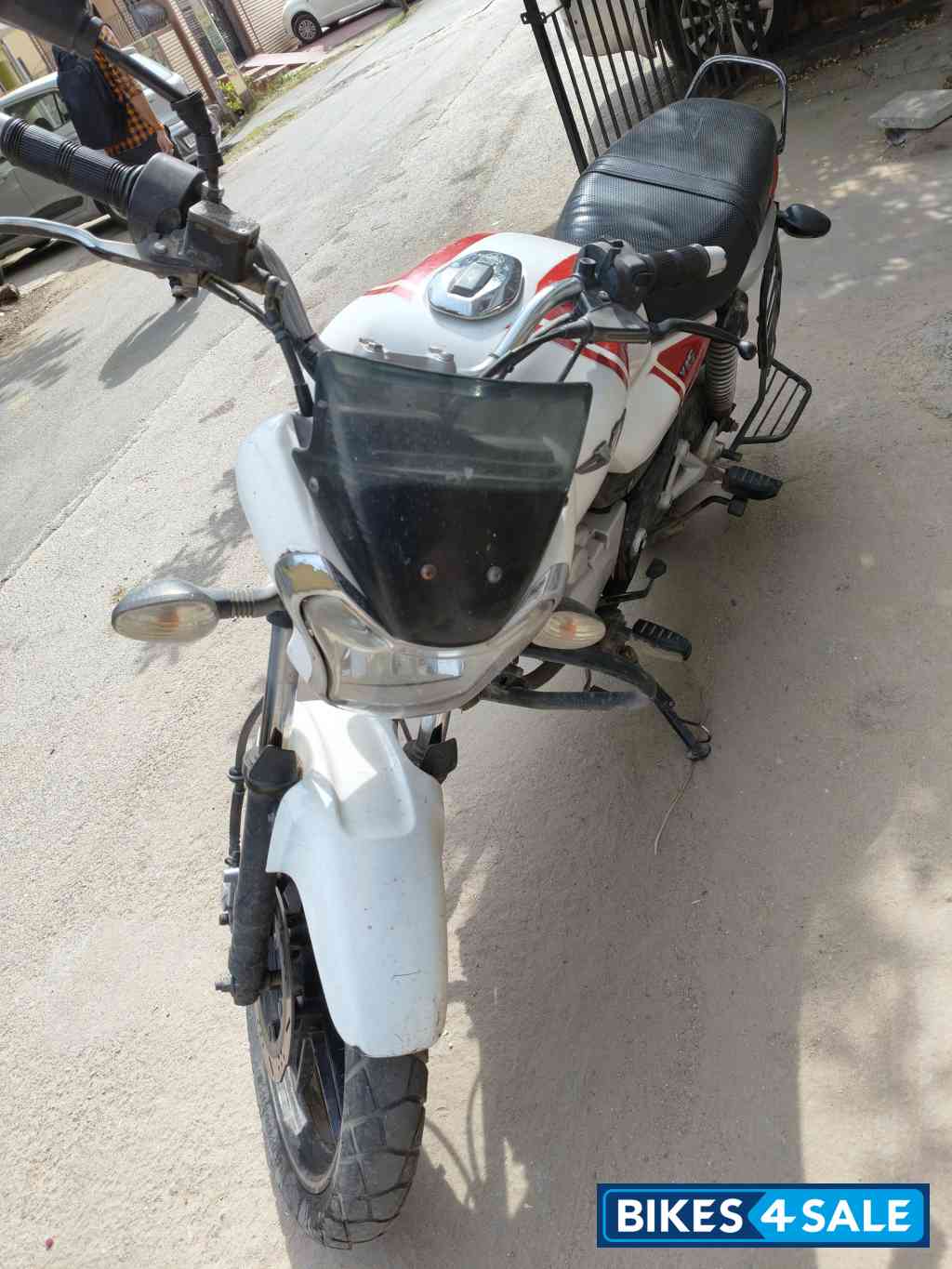 Bajaj V15